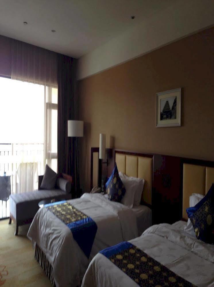 Liuzhou Sanjiangxian Dongxiangguo Hotel Exterior photo