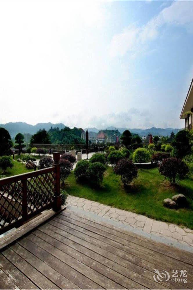 Liuzhou Sanjiangxian Dongxiangguo Hotel Exterior photo